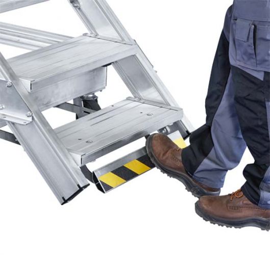 Zarges Plattformtreppe 60° mit Ergo-Stop, 1000mm Stufenbreite 15 Stufen