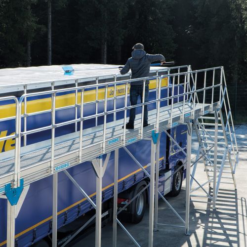 Zarges Enteisungsbühne Basismodul mit Treppenzugang 3m Höhe 6m Länge